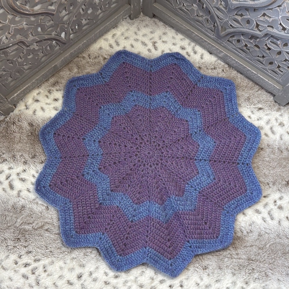 Handcrafted knit star shaped mat blue purple statement piece home decor accent - Picture 7 of 9